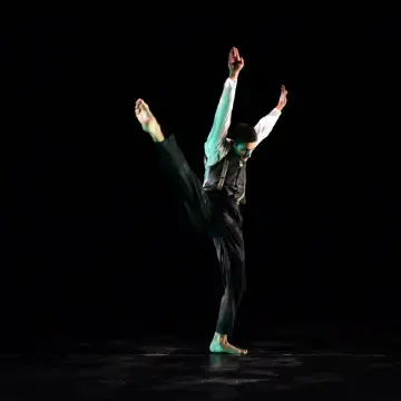 Dancer on stage. 