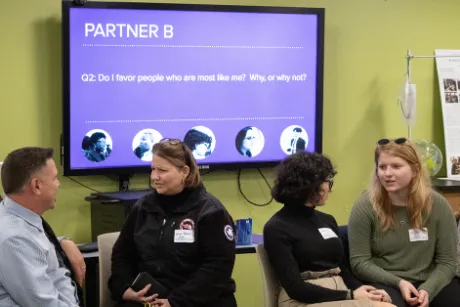 Participants talk in pairs.